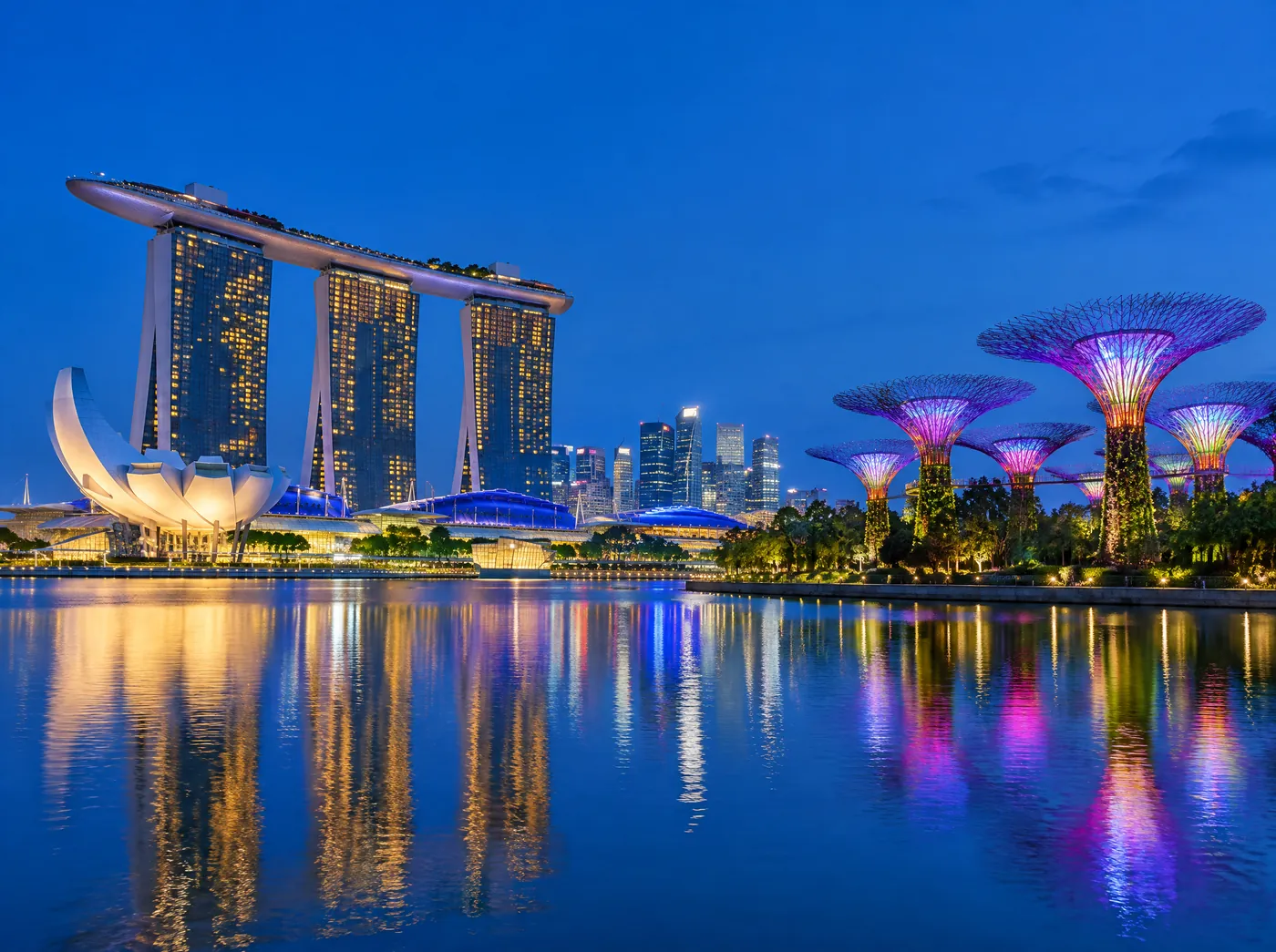 Marina Bay Sands and Gardens by the Bay in Singapore at dusk